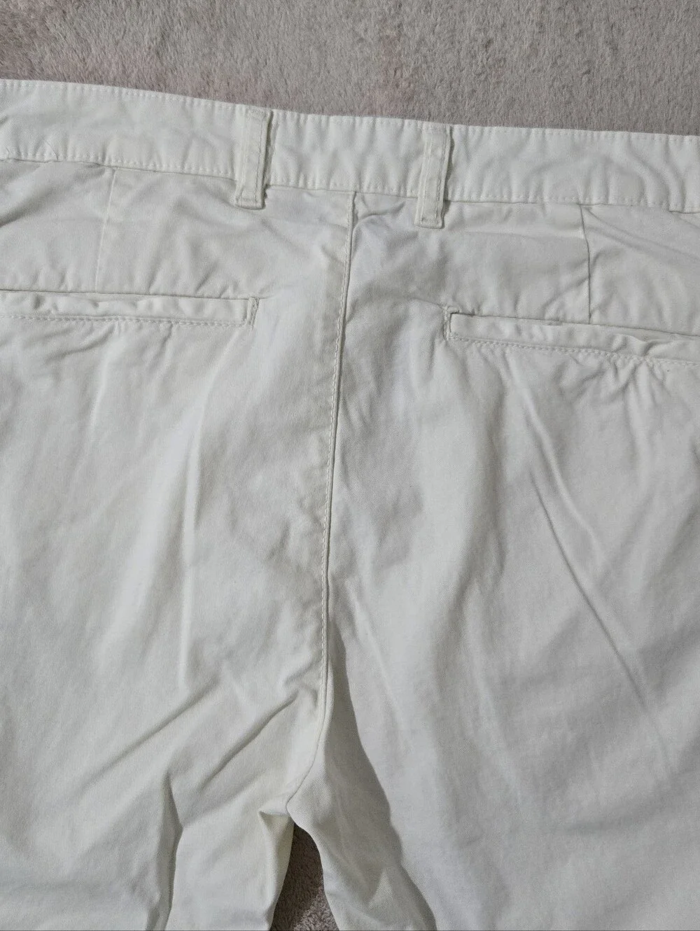 Zara Men's White Relaxed Straight-Leg Pants.